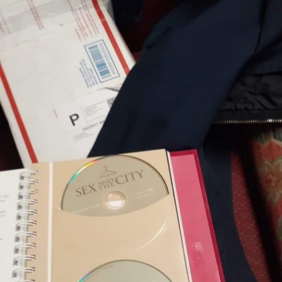 The complete set of DVDs of sex in the city with b - Picture 5 of 8